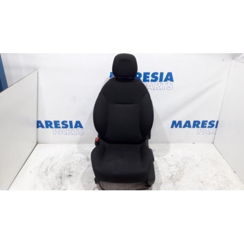 Peugeot - 208 - Stoel links