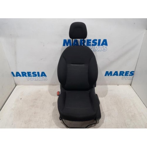 Peugeot - 208 - Stoel links